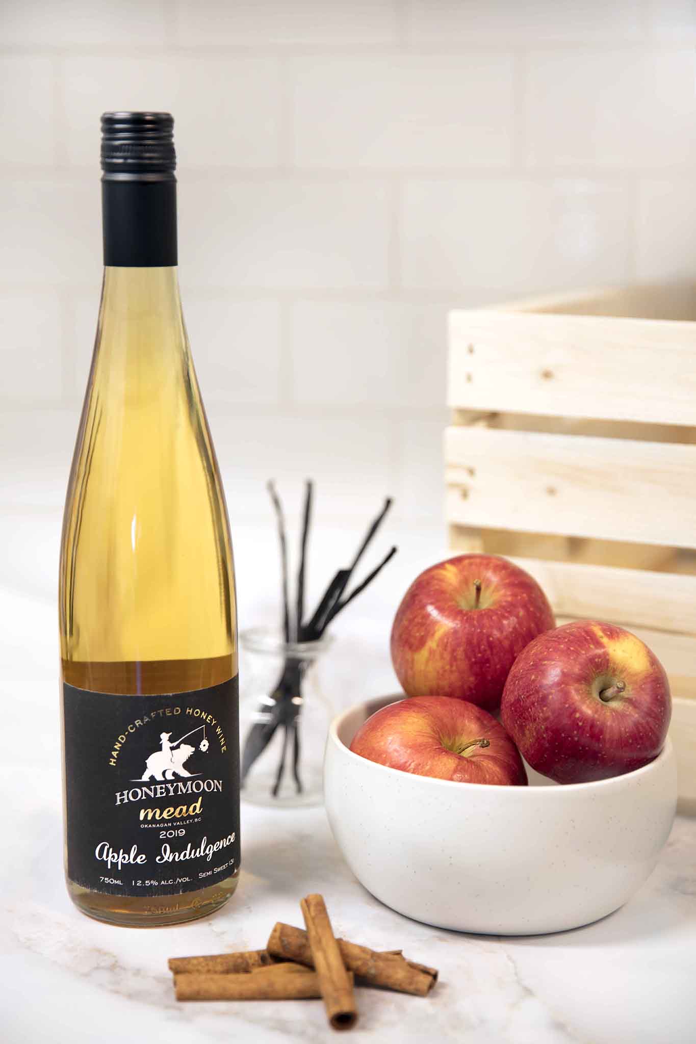 apple indulgence mead honeymoon meadery vernon bc planet bee honey farm